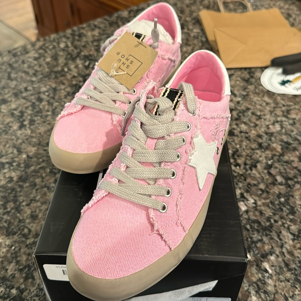 NIB Shu Shop Paula pink distressed canvas with star sneakers size 9